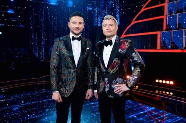 Проект «Ну-ка, все вместе!» — музыкальное шоу, где песня объединяет 100 сердец