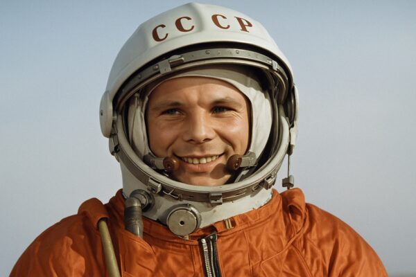 Юрий Гагарин: человек, который первым открыл дорогу в космос — вся история жизни и подвига