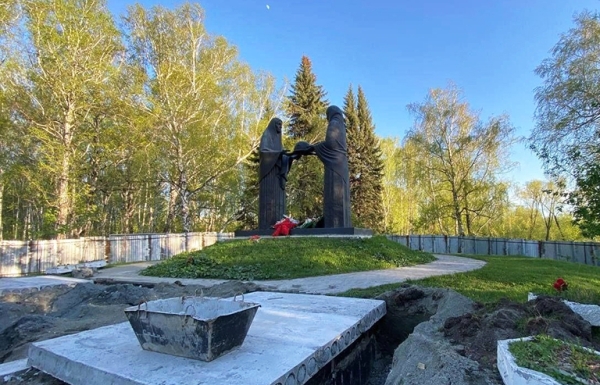 Заброшенная память: Мемориал в Челябинске встретит День Победы в неприглядном виде Заброшенная память: Мемориал в Челябинске встретит День Победы в неприглядном виде